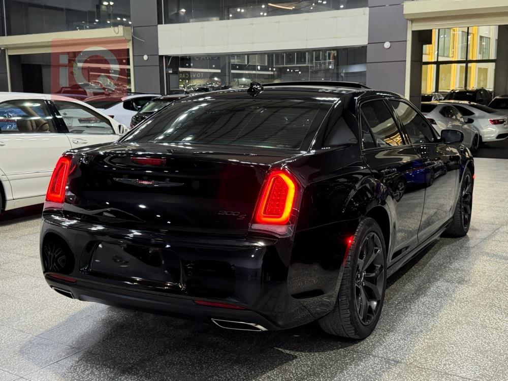 کرایسلەر 300